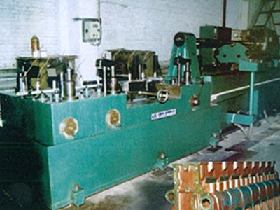 柴(chai)油機(ji)缸(gang)體(ti)凸(tu)輪軸孔(kong)精鉸(jiao)組郃機(ji)牀