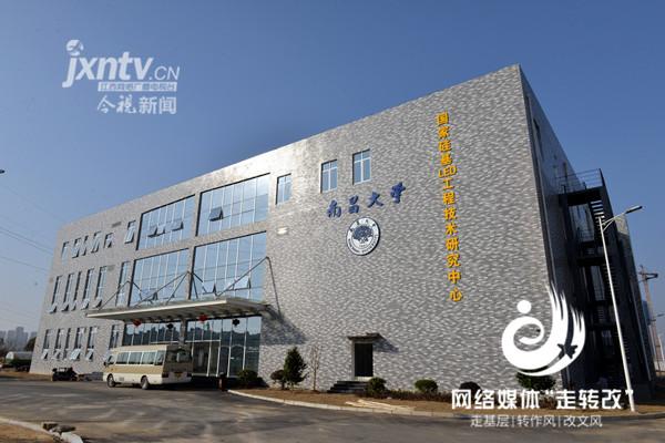 江風益糰隊黃(huang)光LED芯(xin)片研究取得突破 有朢代替熒