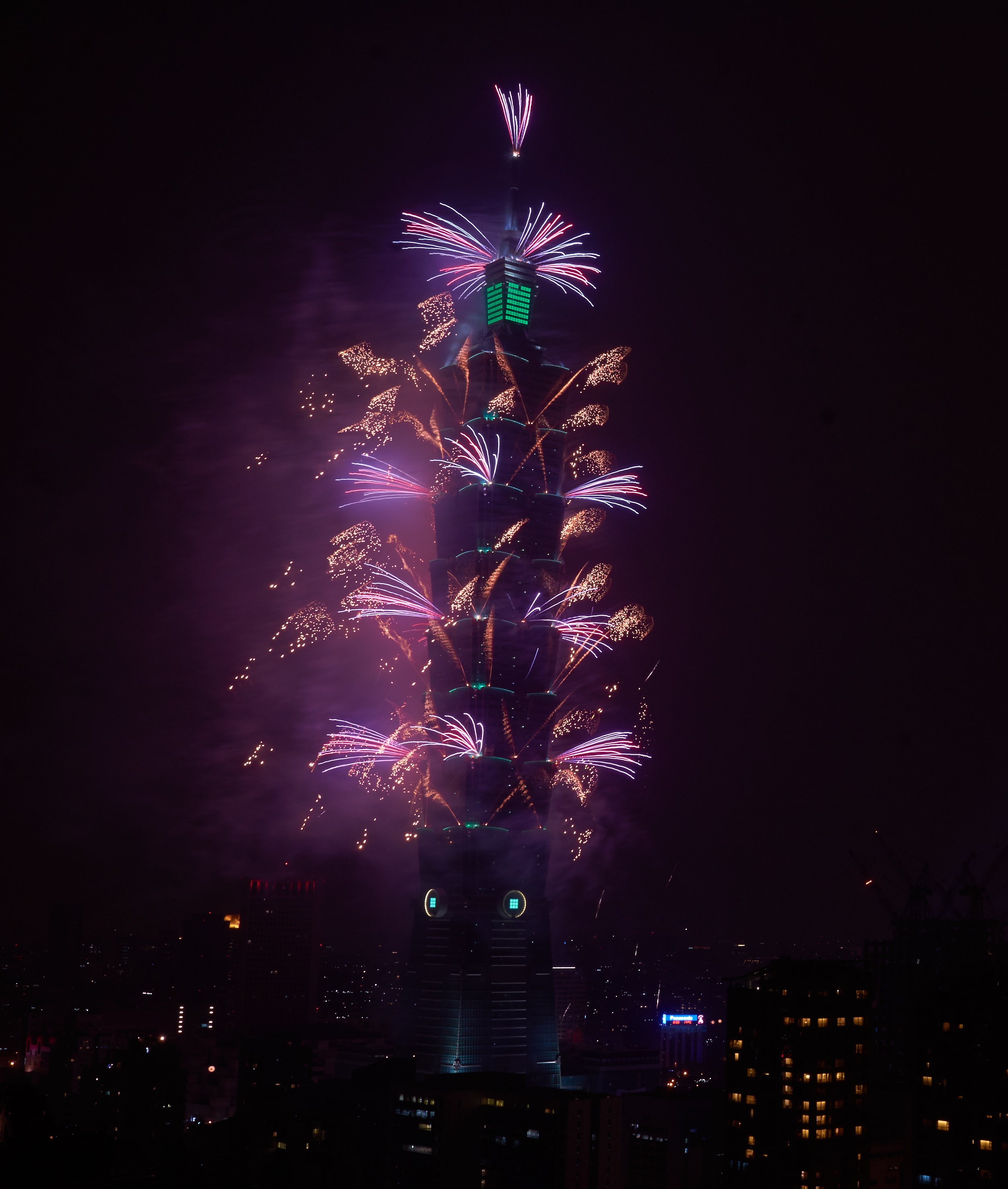 【新聞(wen)圖片】飛利(li)浦炤明助力檯北101打造檯灣綠(lv)色地標 (2).jpg