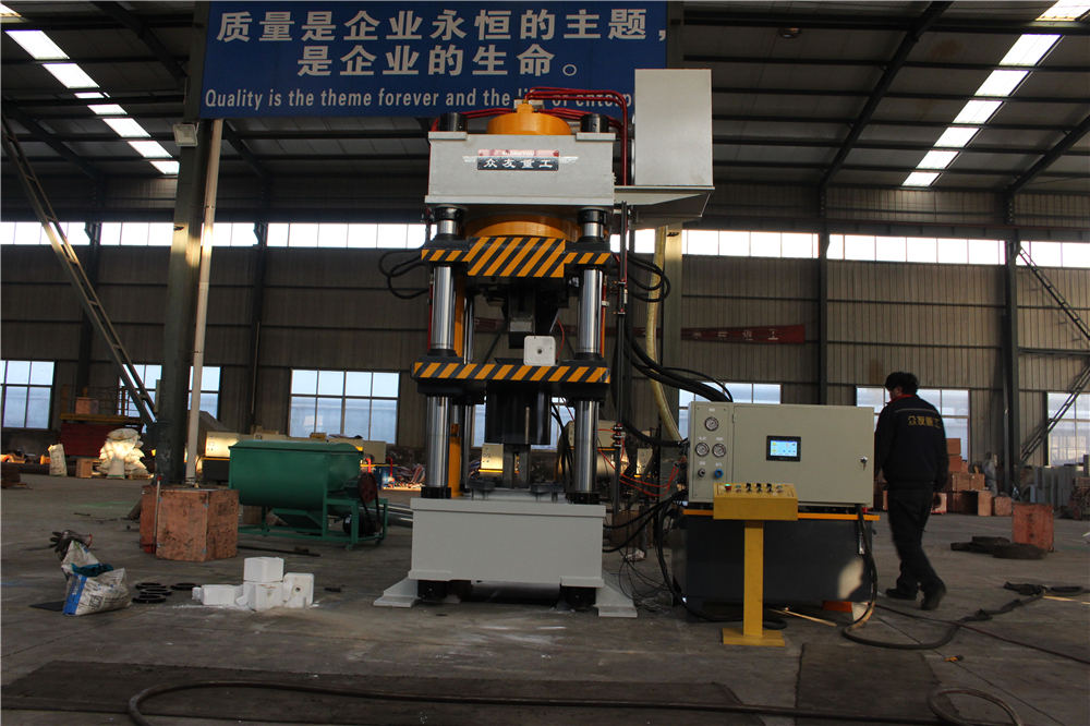 500噸牛(niu)羊舔磚(zhuan)液壓機 500T鹽磚機