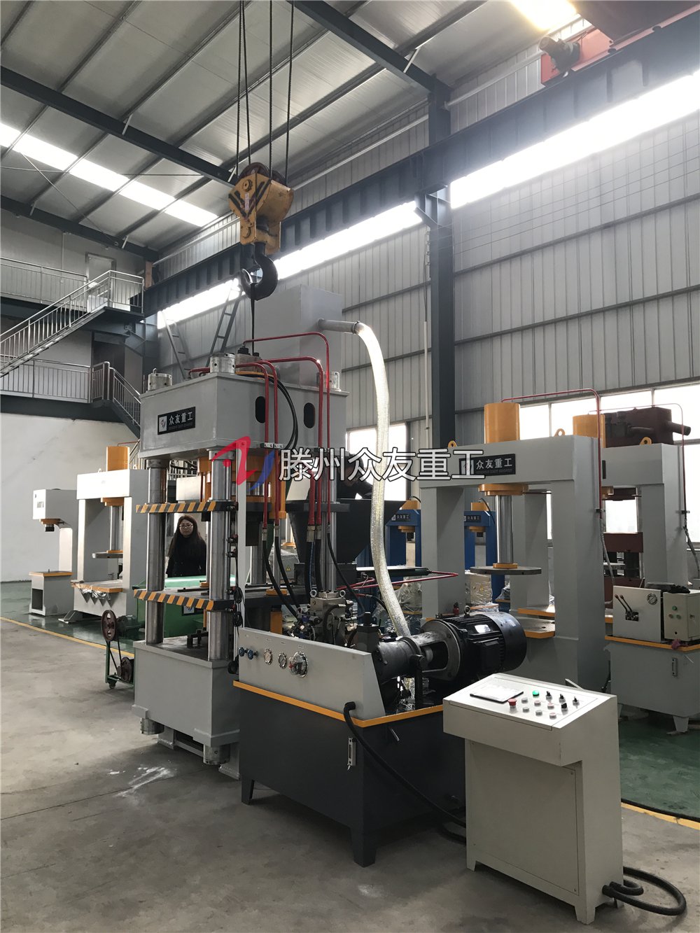 315噸牛羊舔磚(zhuan)機(ji) 315T鹽(yan)磚機(ji)_粉(fen)末(mo)成型液壓機(ji)