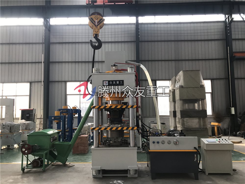 315噸牛(niu)羊舔磚機(ji) 315T鹽(yan)磚(zhuan)機_粉(fen)末成型液(ye)壓機(ji)