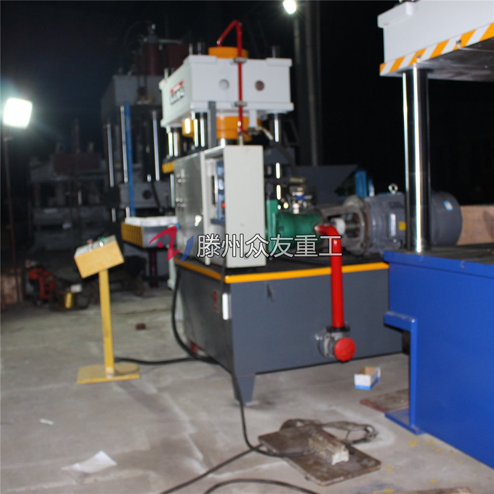 315噸壓硼(peng)砂(sha)四(si)柱(zhu)液壓(ya)機(ji) 315T粉(fen)末成型(xing)油壓(ya)機(ji)