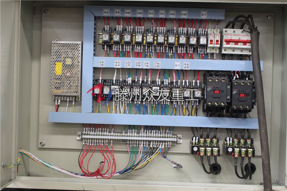 400噸三(san)樑(liang)四柱液(ye)壓機(ji) 400T拉伸成型油壓機(ji)