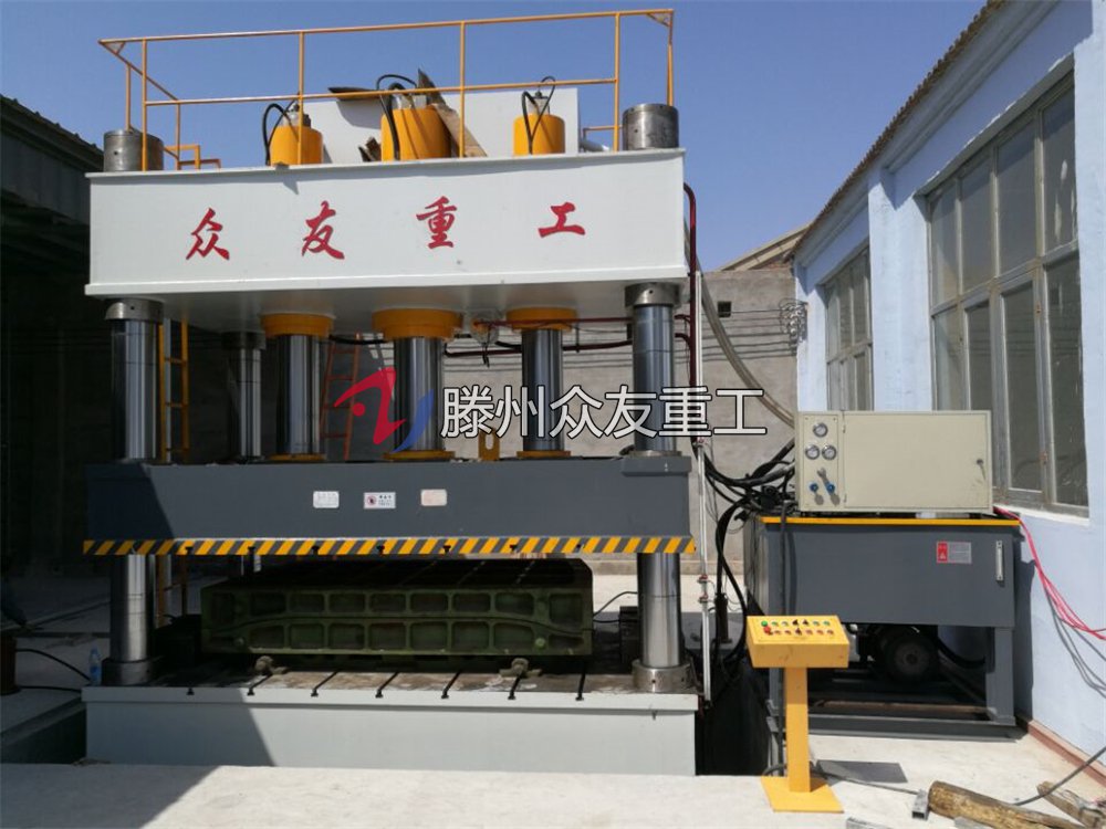 800噸汽車(che)門成(cheng)型四柱液(ye)壓(ya)機(ji) 800T金(jin)屬(shu)成型油壓機