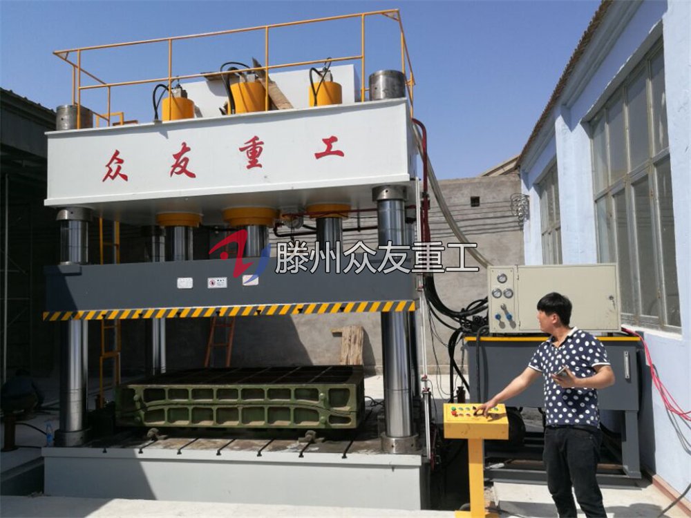 800噸(dun)汽車門成(cheng)型(xing)四(si)柱(zhu)液壓(ya)機 800T金(jin)屬(shu)成(cheng)型油壓(ya)機(ji)