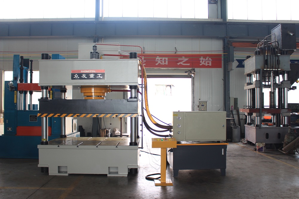315噸(dun)大檯(tai)麵(mian)液壓機 315T三樑四柱液壓機