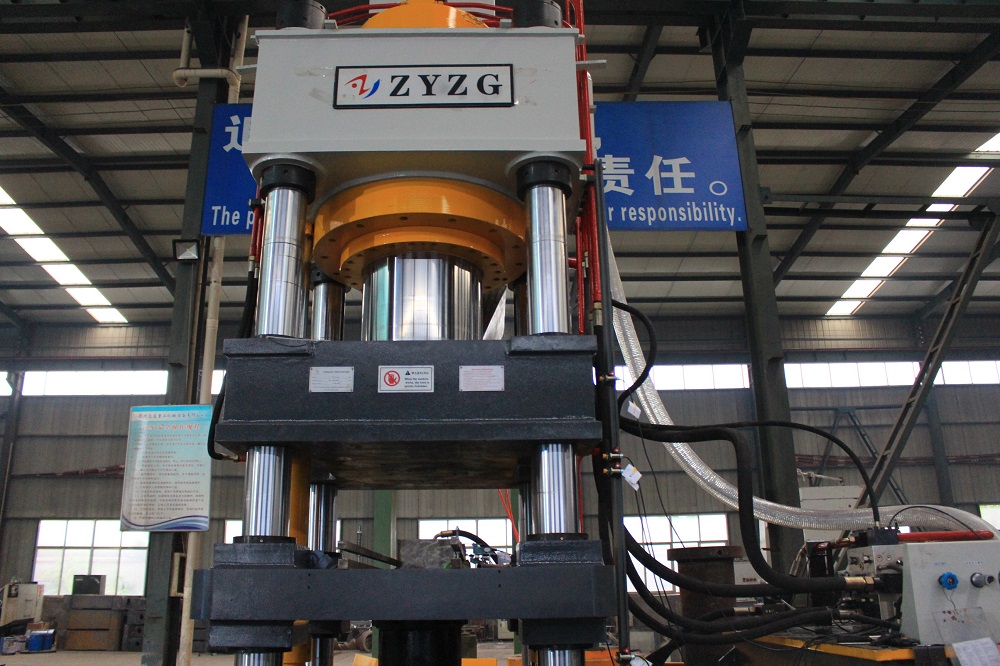 630噸牛羊(yang)舔磚液壓機_630T鹽(yan)磚機