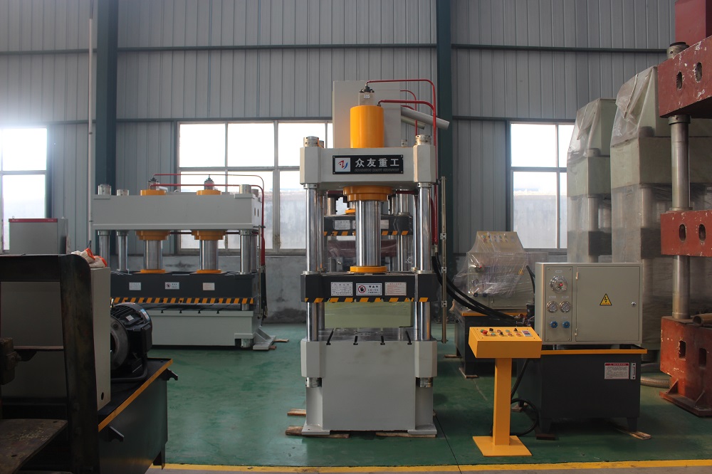 100噸(dun)三(san)樑(liang)四(si)柱液(ye)壓機(ji) 100T拉(la)伸(shen)成(cheng)型(xing)油壓(ya)機