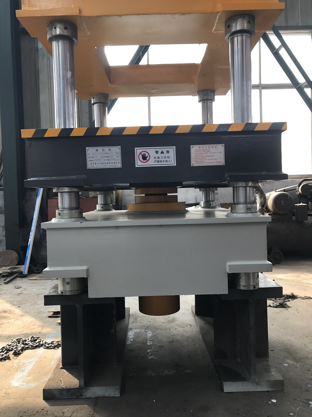 100噸雙動(dong)防(fang)火(huo)闆液壓(ya)機 100T五(wu)樑四柱(zhu)油壓(ya)機
