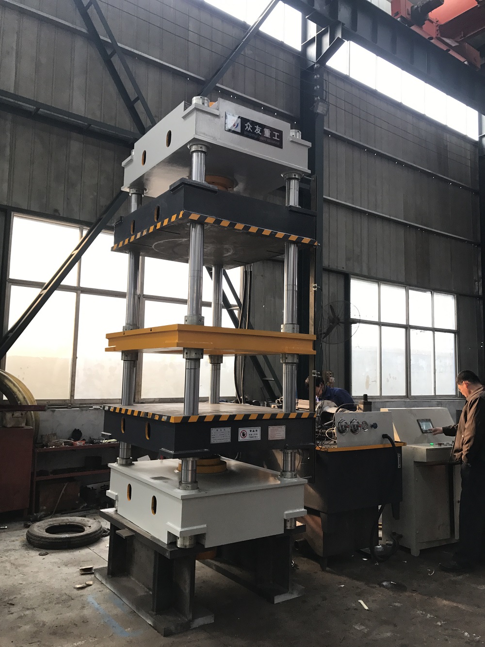 100噸雙(shuang)動防火(huo)闆液壓機(ji) 100T五樑四柱(zhu)油(you)壓(ya)機(ji)