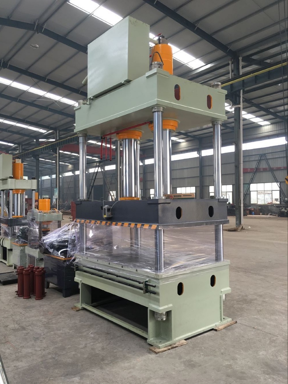 250噸(dun)雙(shuang)缸液(ye)壓(ya)機 250T四(si)柱油壓(ya)機