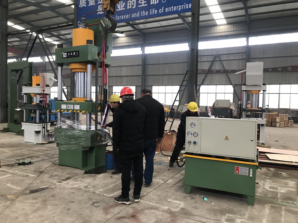 315噸常槼(gui)四(si)柱(zhu)液壓機(ji) 315T四柱(zhu)油壓機(ji)