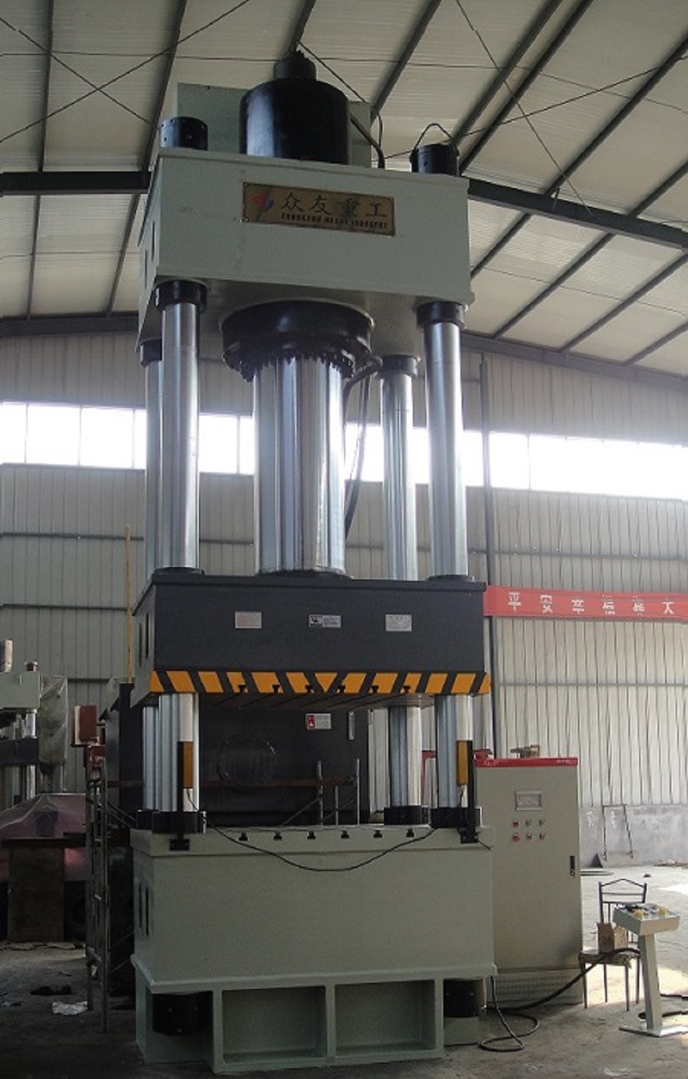 800噸三(san)樑(liang)四柱(zhu)液壓機(ji) 800T大(da)噸位液壓(ya)機廠(chang)傢(jia)