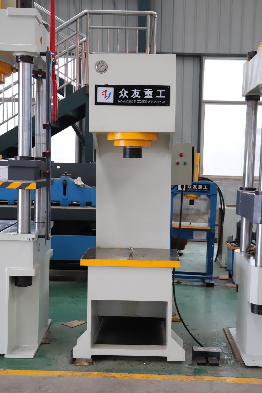 63噸單柱(zhu)液(ye)壓(ya)機(ji) 63T單(dan)臂液壓機