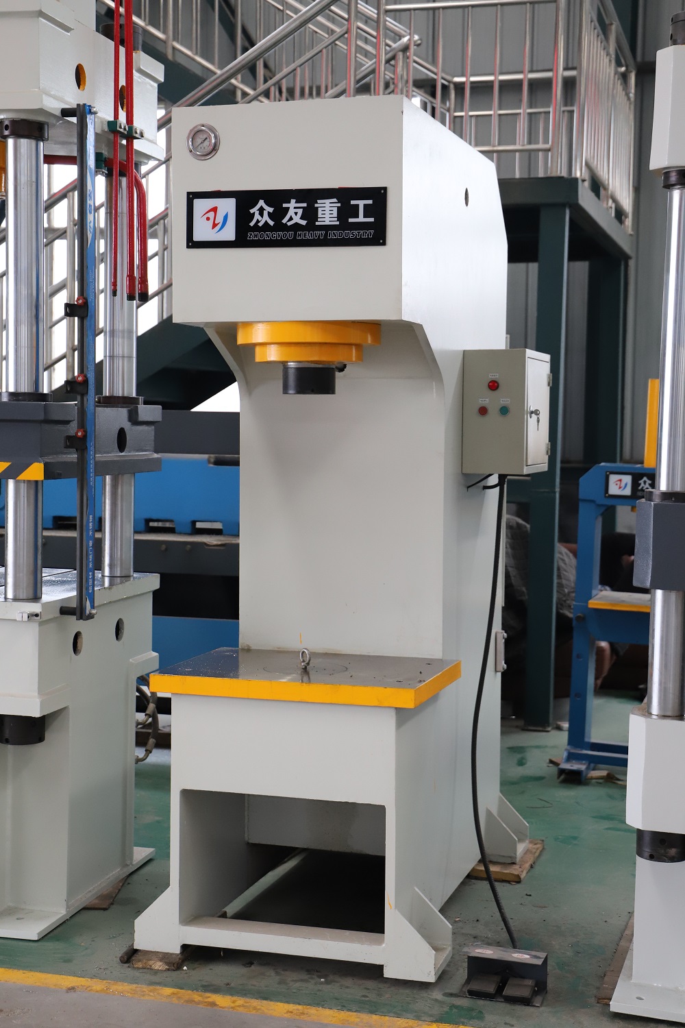 63噸(dun)單柱(zhu)液壓(ya)機(ji) 63T單臂液(ye)壓機