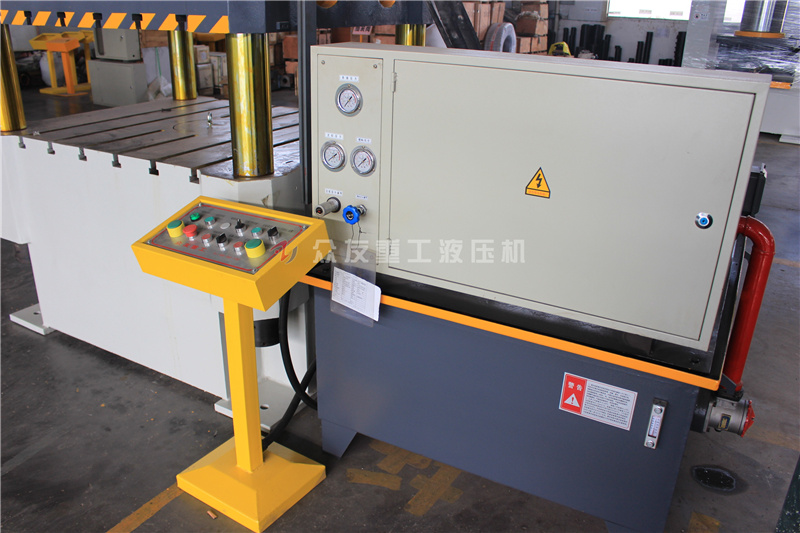315噸(dun)四(si)柱液(ye)壓(ya)機(ji) 315T拉伸成型(xing)油(you)壓機