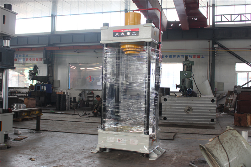200噸多(duo)功能液壓機 200T兩樑四柱液(ye)壓(ya)機